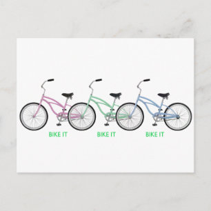 Fahren Sie es! 3 verschiedene farbige Fahrräder in Postkarte