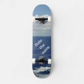 Fahren Sie mit dem Wave Complete Skateboard (Vorderseite)