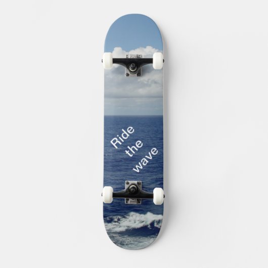 Fahren Sie mit dem Wave Complete Skateboard (Vorderseite)