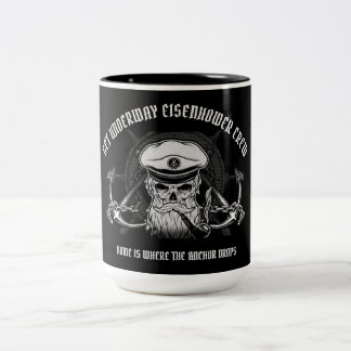 FAHREN SIE MIT DER EISENHOWER-CREW ZWEIFARBIGE TASSE