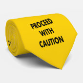 Fahren Sie mit Vorsicht fort Krawatte (Gerollt)