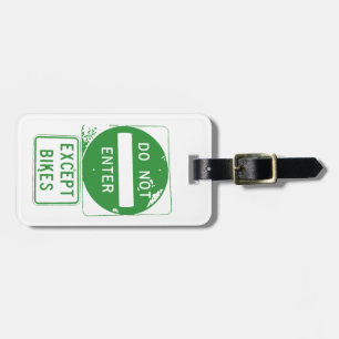 Fahren Sie nur mit Fahrrädern ein. Gepäckanhänger