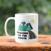 Fahren Sie zum Abenteuer "Route Outdoor" fort Kaffeetasse
