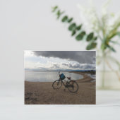 Fahrrad am Strand Postkarte (Stehend Vorderseite)