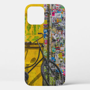 FAHRRAD AN EINER MIT STICKERN ÜBERKLEBTEN WAND GEP Case-Mate iPhone HÜLLE