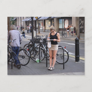 Fahrrad ein Minirock Postkarte