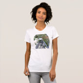 Fahrrad überzogen mit Clematis Blume App. T-Shirt (Vorne ganz)