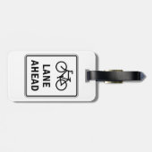 Fahrradbahn vor dem Schild Straßenverkehrssicherhe Gepäckanhänger (Rückseite horizontal)