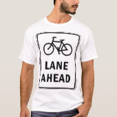 Fahrradbahn vor dem Schild Straßenverkehrssicherhe T-Shirt (Vorderseite)
