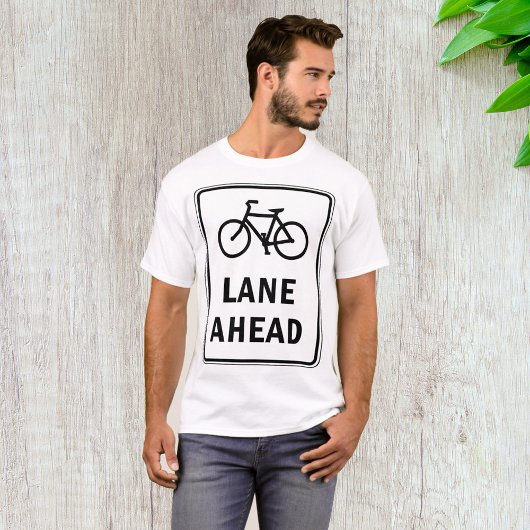 Fahrradbahn vor dem Schild Straßenverkehrssicherhe T-Shirt