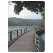 Fahrradbrücke über Wasser Klemmbrett (Rückseite)