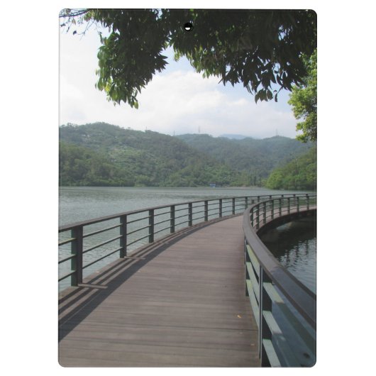 Fahrradbrücke über Wasser Klemmbrett (Rückseite)