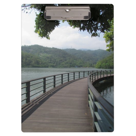 Fahrradbrücke über Wasser Klemmbrett (Vorderseite)