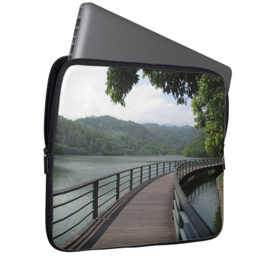 Fahrradbrücke über Wasser Laptopschutzhülle (Vorne Rechts)