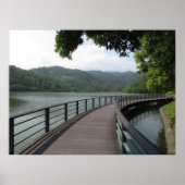 Fahrradbrücke über Wasser Poster (Vorne)