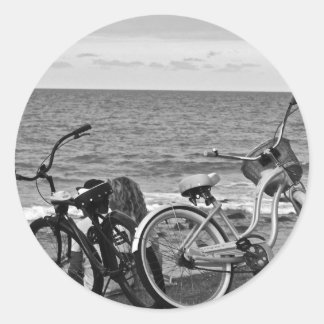 Fahrräder am Meer Runder Aufkleber