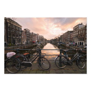 Fahrräder am Sonnenuntergang in Amsterdam Fotodruck