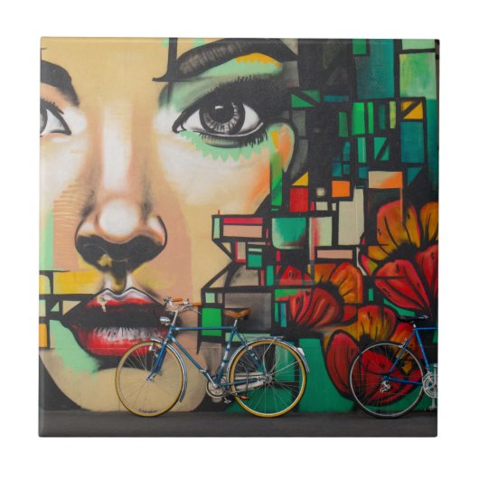 Fahrräder an der Graffiti-Wand Fliese (Vorderseite)