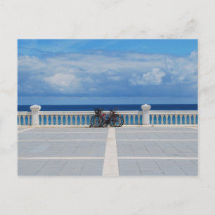 Fahrräder an der Kantabrischen See in Spanien Post Postkarte
