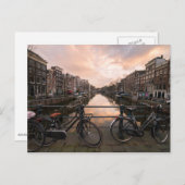 Fahrräder bei Sonnenuntergang in Amsterdam Postkarte (Vorne/Hinten)