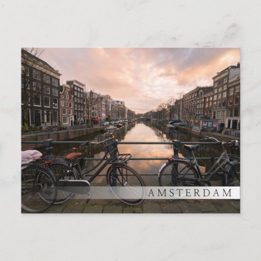 Fahrräder bei Sonnenuntergang in Amsterdam Postkarte (Vorderseite)