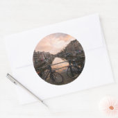 Fahrräder bei Sonnenuntergang in Amsterdam Runder Aufkleber (Umschlag)