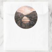Fahrräder bei Sonnenuntergang in Amsterdam Runder Aufkleber (Tasche)