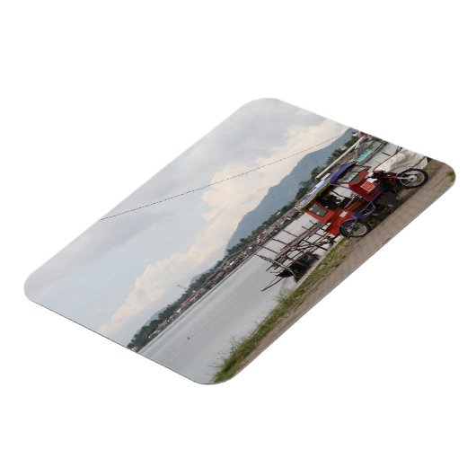 Fahrradfahren am Kai Magnet (Linke Seite)