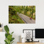 Fahrradfahren auf der Landstraße Poster (Heimbüro)