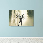 Fahrradfahren vor dem Wasserfall Leinwanddruck (Insitu (Holzboden))