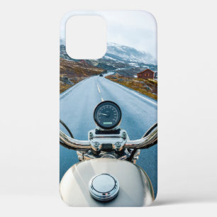 Fahrradfahrer fährt Motorrad auf einer rutschigen Case-Mate iPhone Hülle