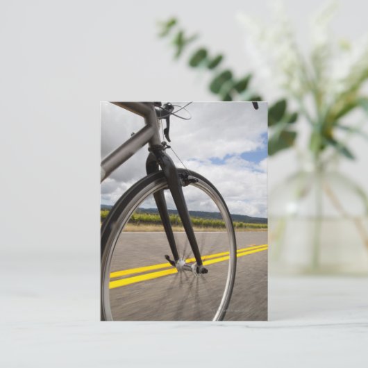 Fahrradfahrer mit hoher Geschwindigkeit, POV Postkarte (Stehend Vorderseite)