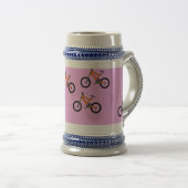 Fahrradmuster auf Rosa Bierglas (VorderseiteRechts)
