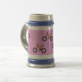Fahrradmuster auf Rosa Bierglas (Vorderseite Links)