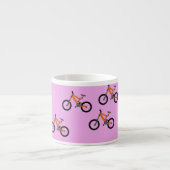 Fahrradmuster auf Rosa Espressotasse (Vorderseite)