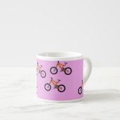 Fahrradmuster auf Rosa Espressotasse (Vorderseite Rechts)