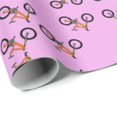Fahrradmuster auf Rosa Geschenkpapier (Rolleneckpunkt)