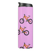Fahrradmuster auf Rosa Thermosbecher (Nach rechts gedreht)