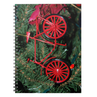 Fahrradschmuck auf einem Weihnachtsbaum Notizblock
