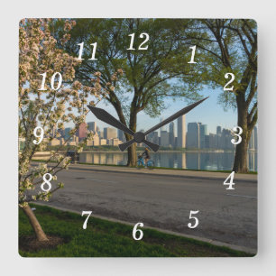 Fahrradtour entlang der Solidaritätsmauer Quadratische Wanduhr