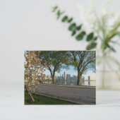 Fahrradtour nach unten Solidaritätskarte Postkarte (Stehend Vorderseite)