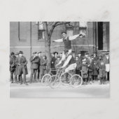Fahrradtrick Riding, 1920er Postkarte (Vorderseite)