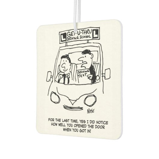 Fahrschule. Prüfer festgestellte Türeinfahrt Autolufterfrischer (Links)