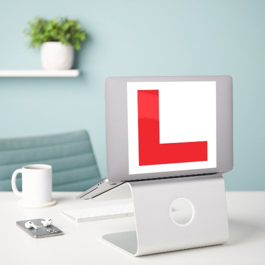 Fahrschüler mit L-Schild Aufkleber (Laptop auf Schreibtisch)