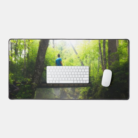 Fahrt durch den magischen Wald Schreibtischunterlage (Tastatur & Maus)