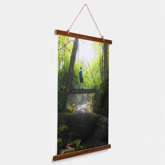 Fahrt durch den magischen Wald Wandteppich Mit Holzrahmen (Gewinkelt)