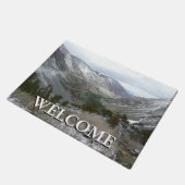 Fahrt durch die schneebedeckten Berge der Sierra N Fußmatte (Schrägansicht)