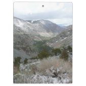 Fahrt durch die schneebedeckten Berge der Sierra N Klemmbrett (Rückseite)