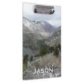 Fahrt durch die schneebedeckten Berge der Sierra N Klemmbrett (Rechts)