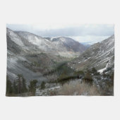 Fahrt durch die schneebedeckten Berge der Sierra N Küchentuch (Horizontal)